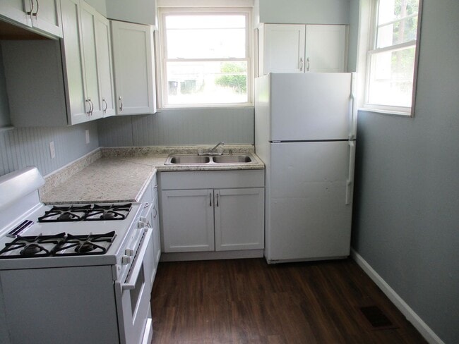 Photo - 2420 Brookline Ave Apartment