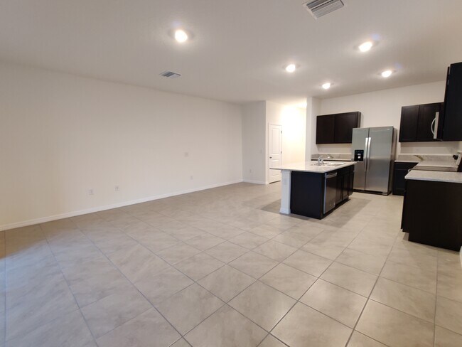 Foto del edificio - 423 Whispering Oaks Ct