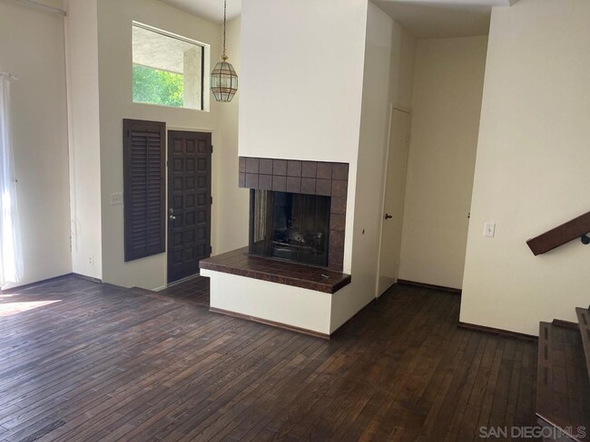Building Photo - 3233 Caminito Eastbluff