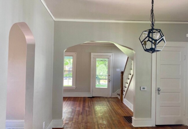 Building Photo - 3 Bedroom House - Rock Island