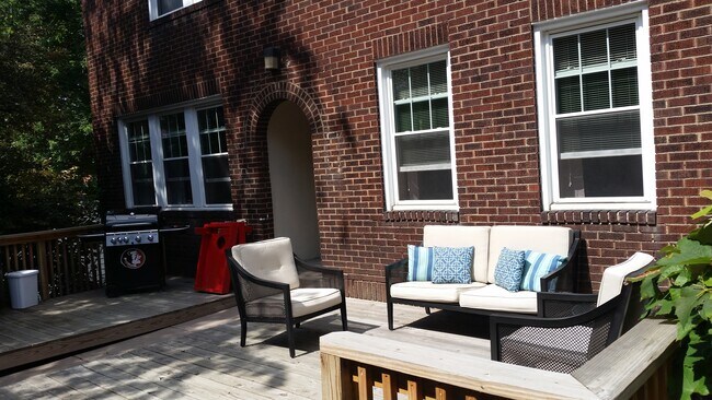 Entrada principal/Cubierta - 5871 Shady Forbes Ter