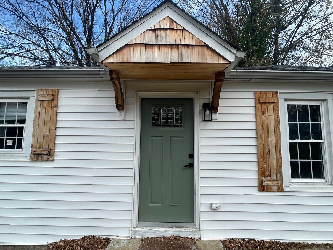 Foto del edificio - 2 Bedroom Pet Friendly Home For Rent Near Madison Street!