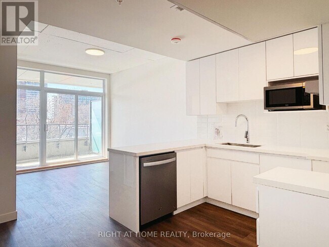 Photo du bâtiment - 399-399 Winston Ave