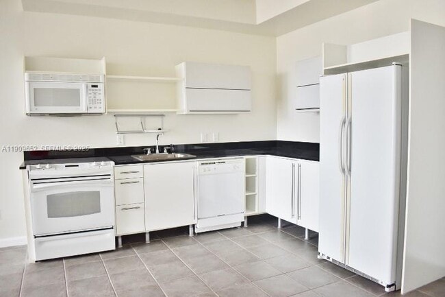 Foto del edificio - 690 SW 1st Ct