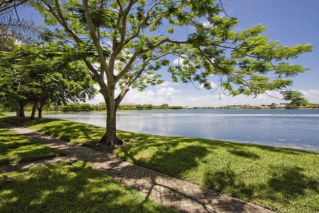 Foto del edificio - Club Mira Lago Apartments