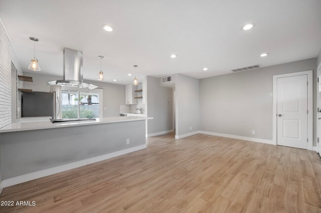 Building Photo - 402 N 73rd St