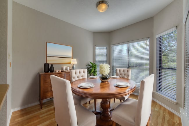 Building Photo - AVAILABLE JUNE: Rare NW Hills Condo - 1 be...