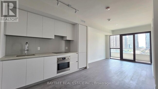 Building Photo - 2 Erskine Rd