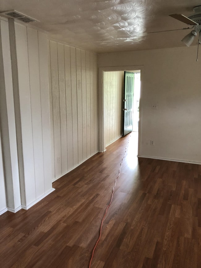 Building Photo - 464 3rd St