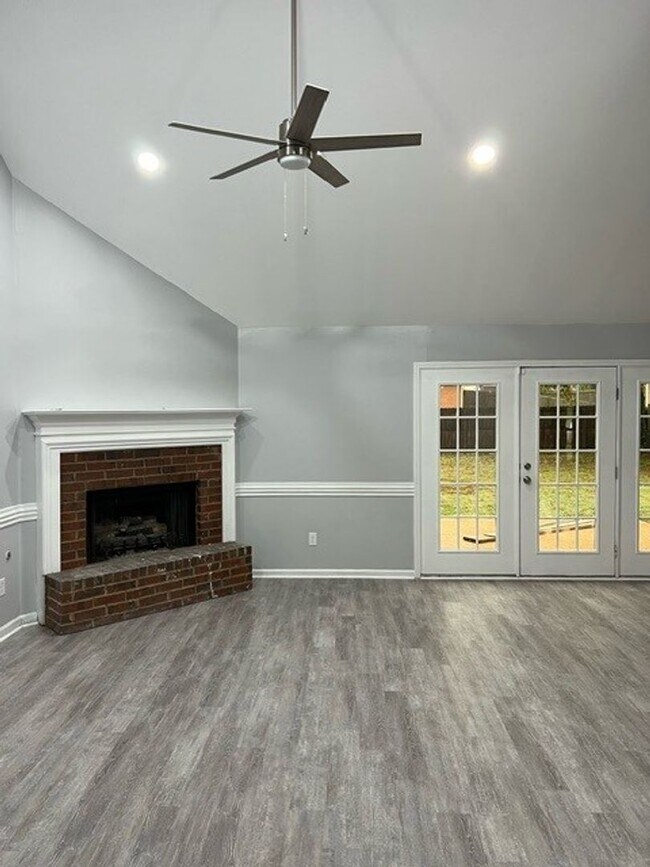 Foto del edificio - 2250 Greencliff Dr