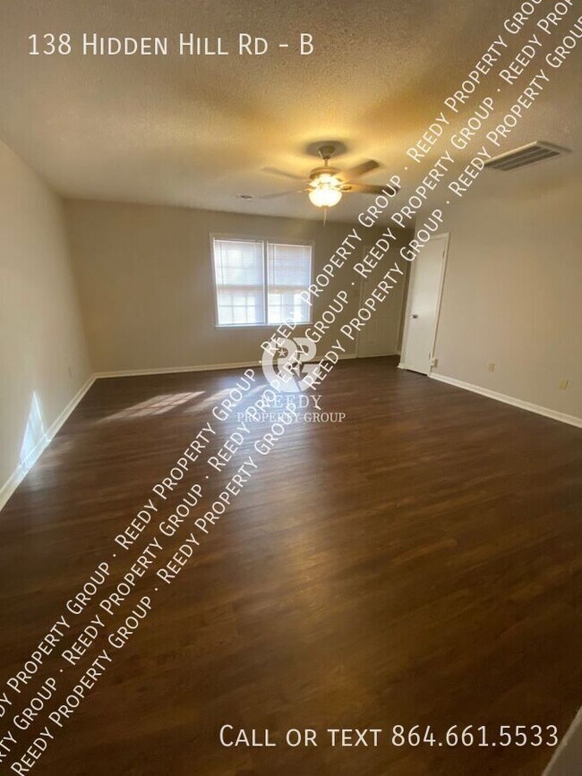 Foto del edificio - 138 Hidden Hill Rd