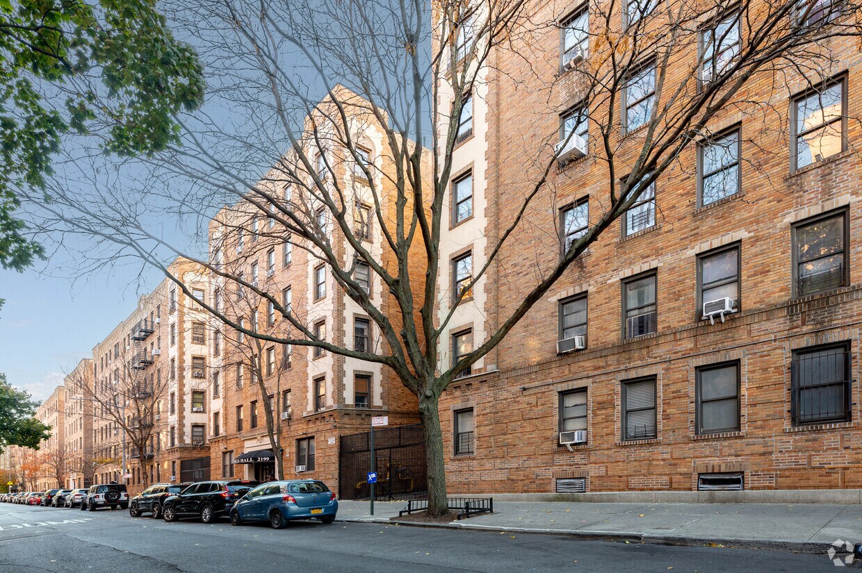 Building Photo - 2199 Holland Ave