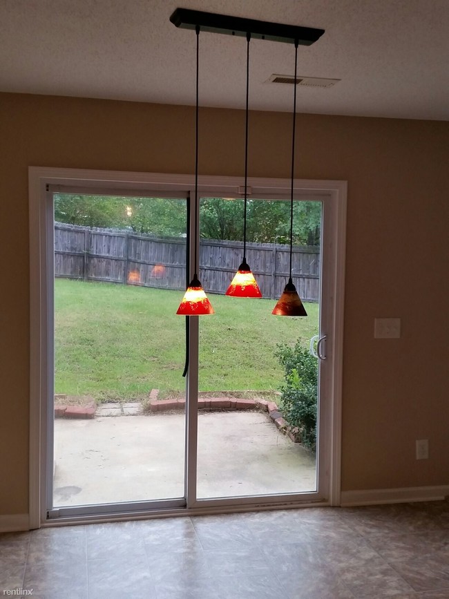 Building Photo - 4818 Chapel Ridge Dr