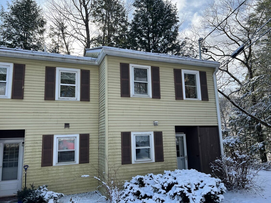 Foto principal - 2 Bedrooms Close to Dartmouth (CURRENTLY U...