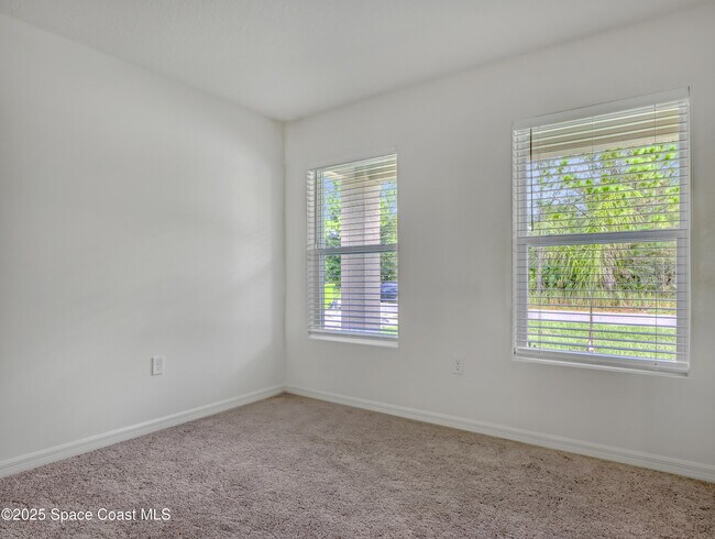 Building Photo - 748 Lavender St SE