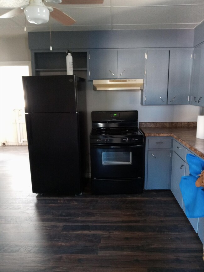 Foto del edificio - 2433 Central Ave