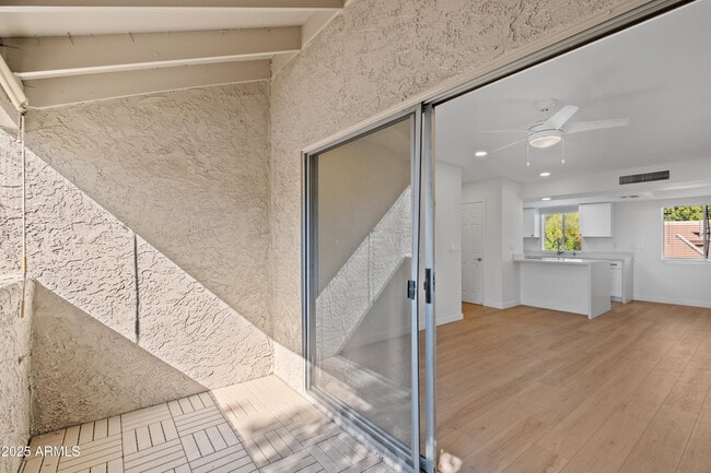 Foto del edificio - 4444 E Paradise Village Pkwy N