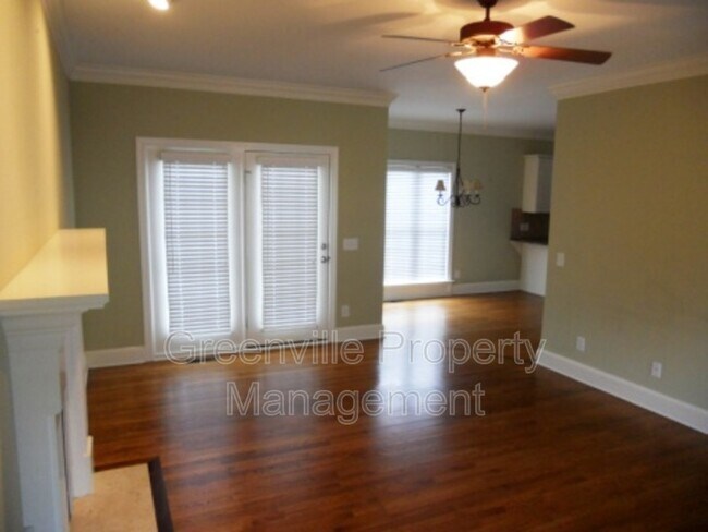 Building Photo - 642 Cedar Ridge Dr