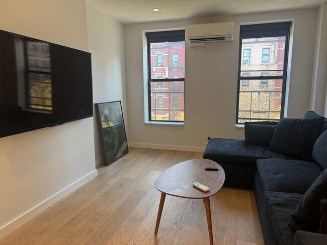 Foto del edificio - 53 W 82 St