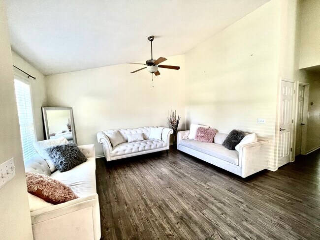 Foto del edificio - 3524 Durham Ln