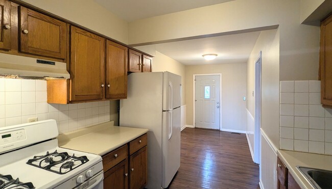 Foto del edificio - 4 bd 1.5 ba townhome Joliet