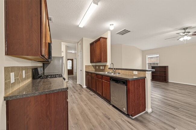 Foto del edificio - 5107 Moss Garden Ln