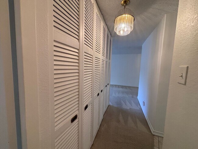 Foto del edificio - Available Now - 1 Bed 1 Bath Condo Home w/ Wall AC Unit - MileStone Real Estate Services