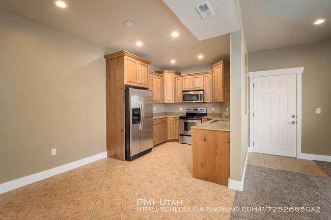 Building Photo - Beautiful Condo