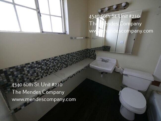 Foto del edificio - 2829 Nimitz Blvd