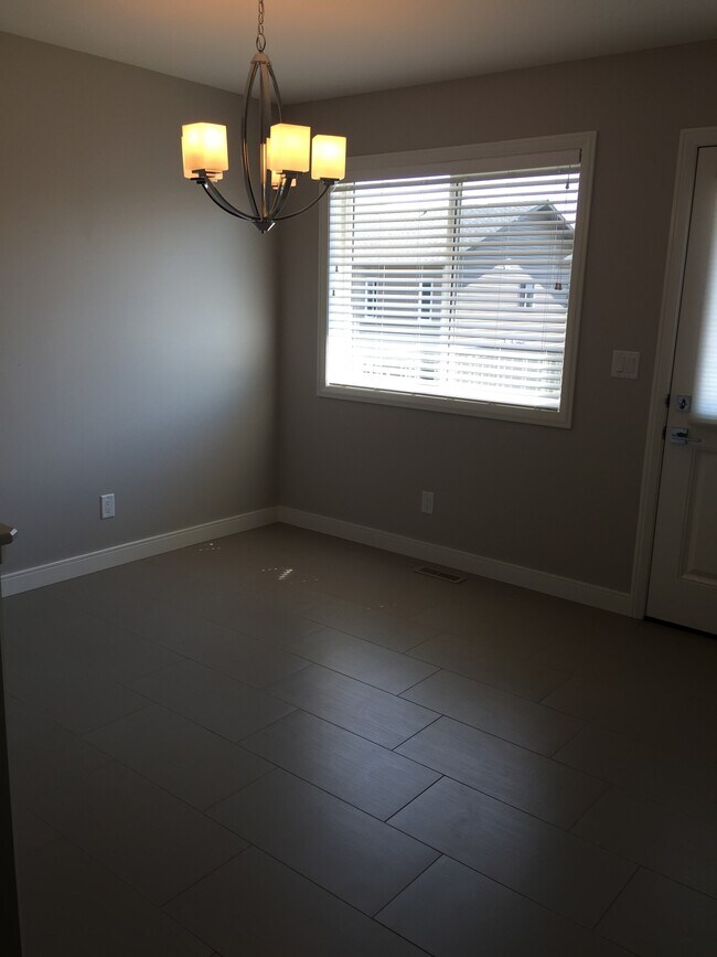 Photo du bâtiment - 12925 Oak Rd