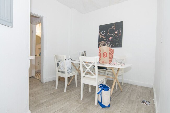 Building Photo - 4 BED RIGHT ACROSS FROM B.U. AVAILABLE 9/1