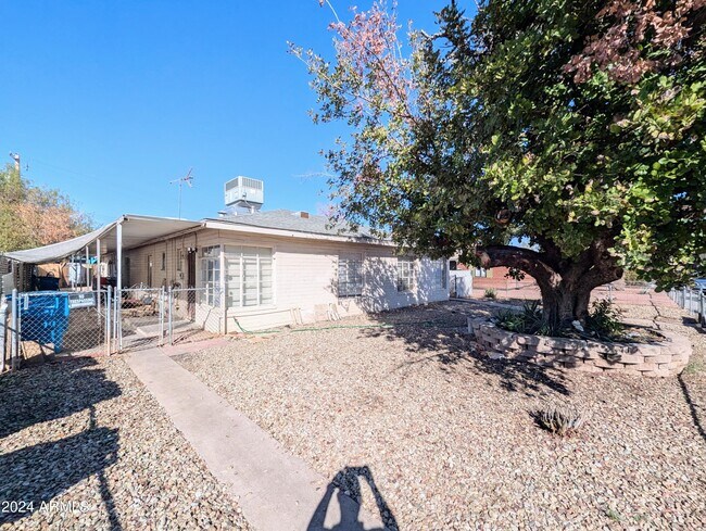 Foto del edificio - 1314 W Whitton Ave