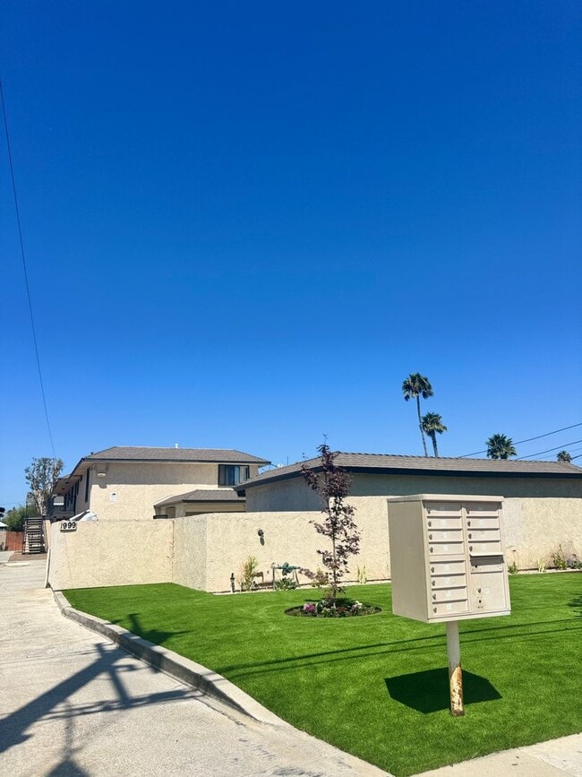 Building Photo - 1995-1999 Maple St