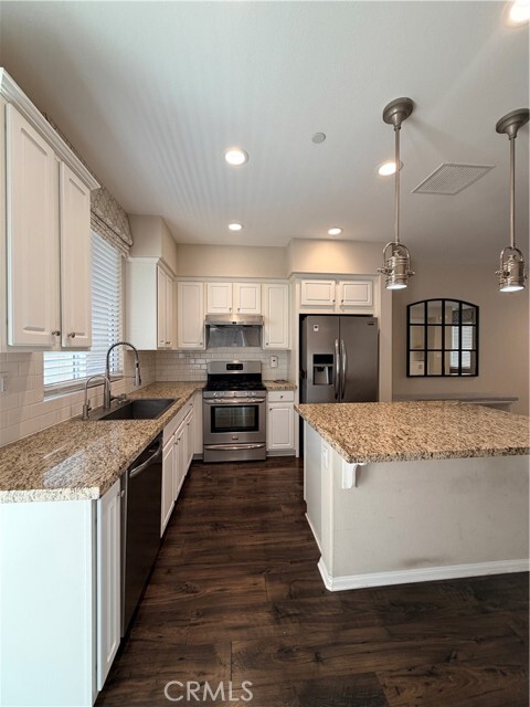 Building Photo - 422 W Rte 66