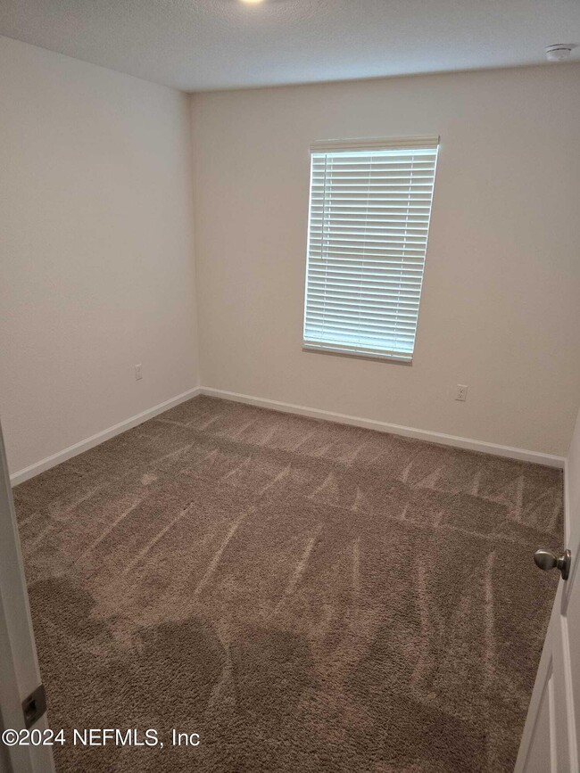 Building Photo - 8515 Lake George Cir E