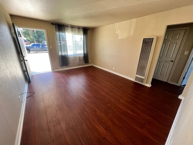 Foto del edificio - Great looking duplex, plenty of room, and ...
