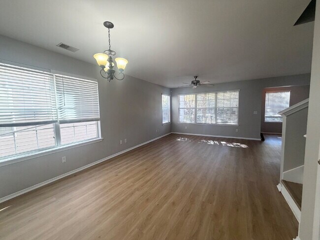 Foto del edificio - Three Bedroom Townhome Located in Mill Creek
