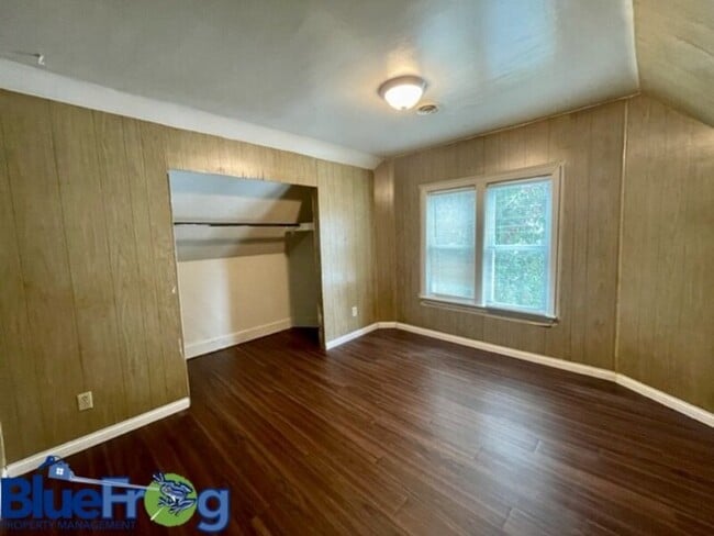 Building Photo - 1323 Doty St