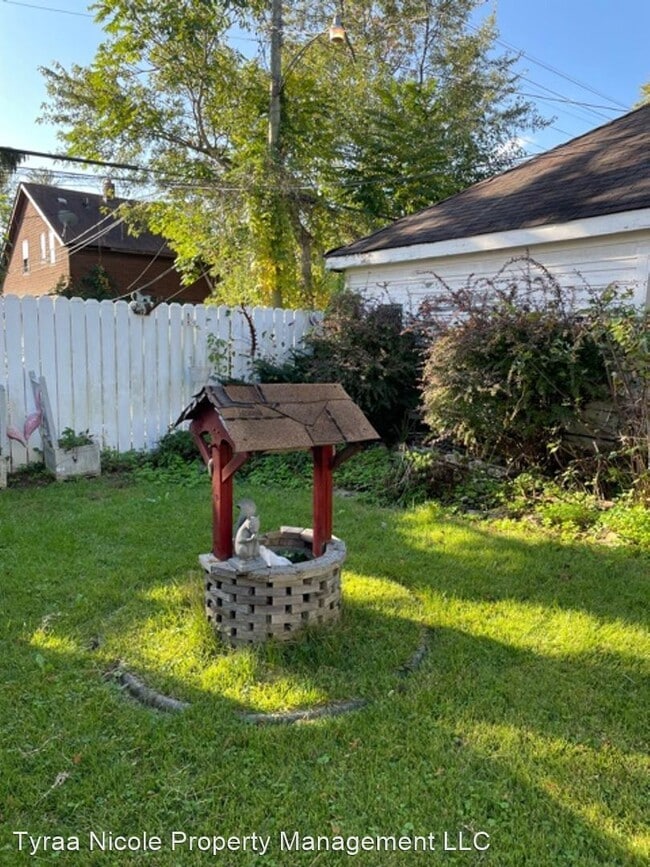 Building Photo - 3 br, 1.5 bath House - 12070 Corbette