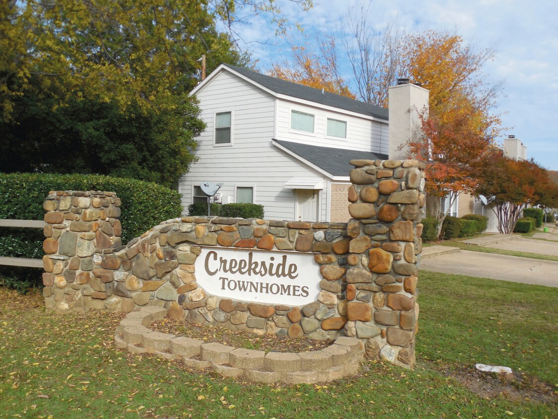Creekside Townhomes Apartments Longview, TX