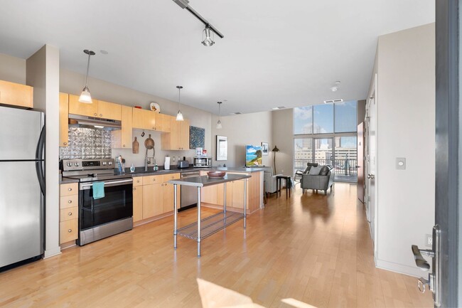 Foto del edificio - Luxury Furnished Loft on Broadway