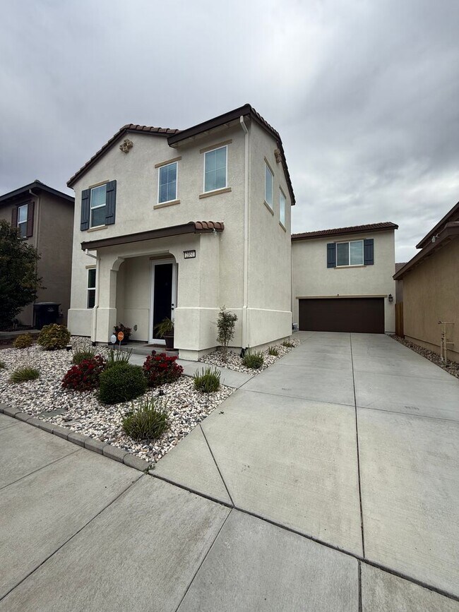 Building Photo - 2351 Hanson Dr