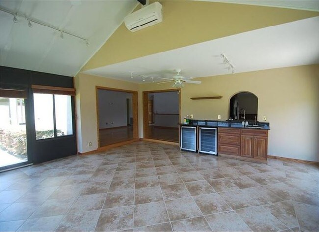 Building Photo - 6350 Parson Brown Dr