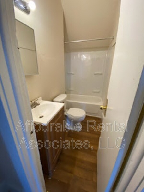 936 W Pierce St Unit Upper, Milwaukee, WI 53204 Condo for Rent in