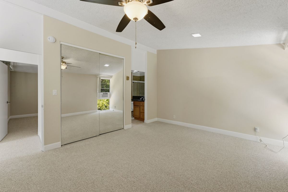 Building Photo - 4120 Del Mar Ave