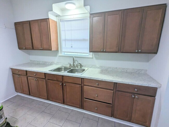 Building Photo - 3 Bedroom on the TX Side - Coming in May