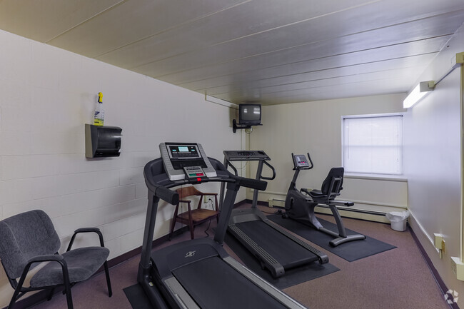 Fitness Center - Wehnwood Court Student Living