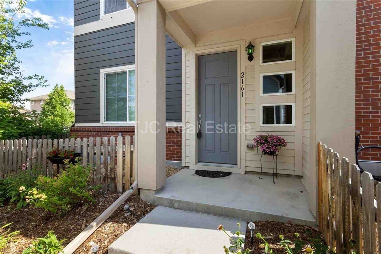 Foto principal - Fenced Side-Yard!