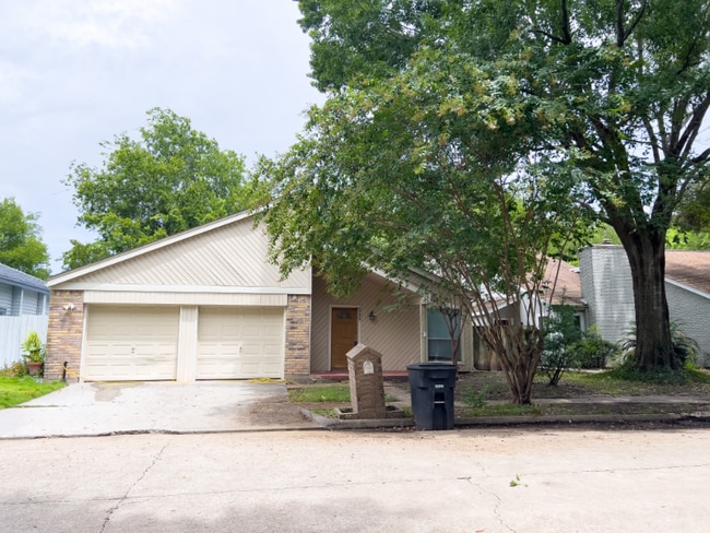 Photo - 2827 Waypark Dr House