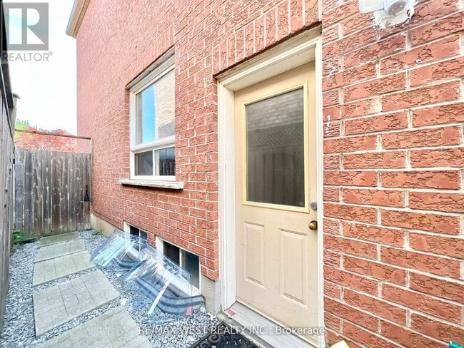 Building Photo - 53 Longueuil Pl